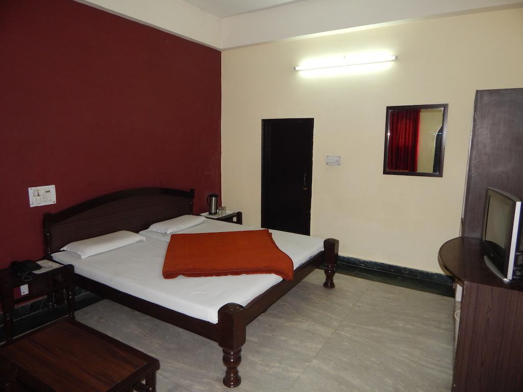 Hotel Chitra Heritage Haridwār Zimmer foto