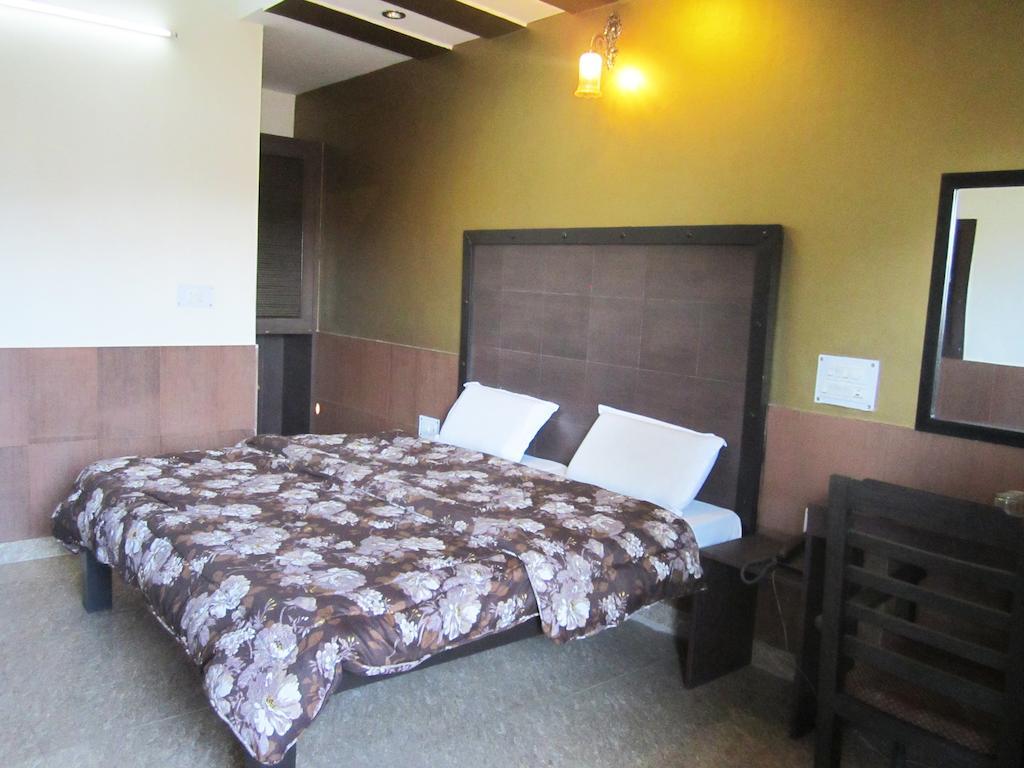 Hotel Chitra Heritage Haridwār Zimmer foto